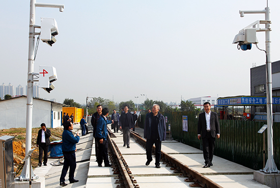 上海研究院院长王鹏翔陪同国铁集团科信部主任赵国堂调研考察